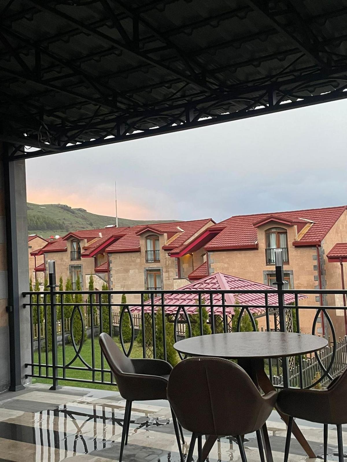 Marrone Hotel Tsaghkadzor Exteriör bild